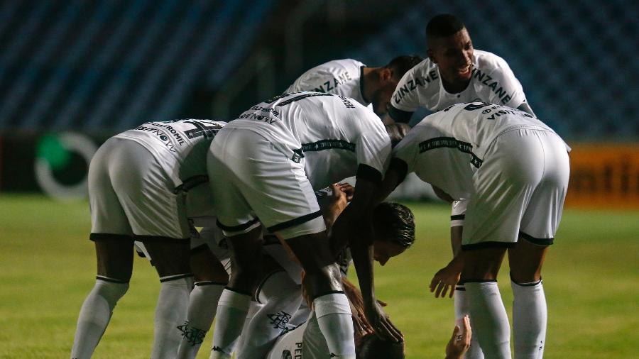 Jogadores do Botafogo celebram gol de Pedro Castro contra o Moto Club, pela Copa do Brasil - Vitor Silva/Botafogo