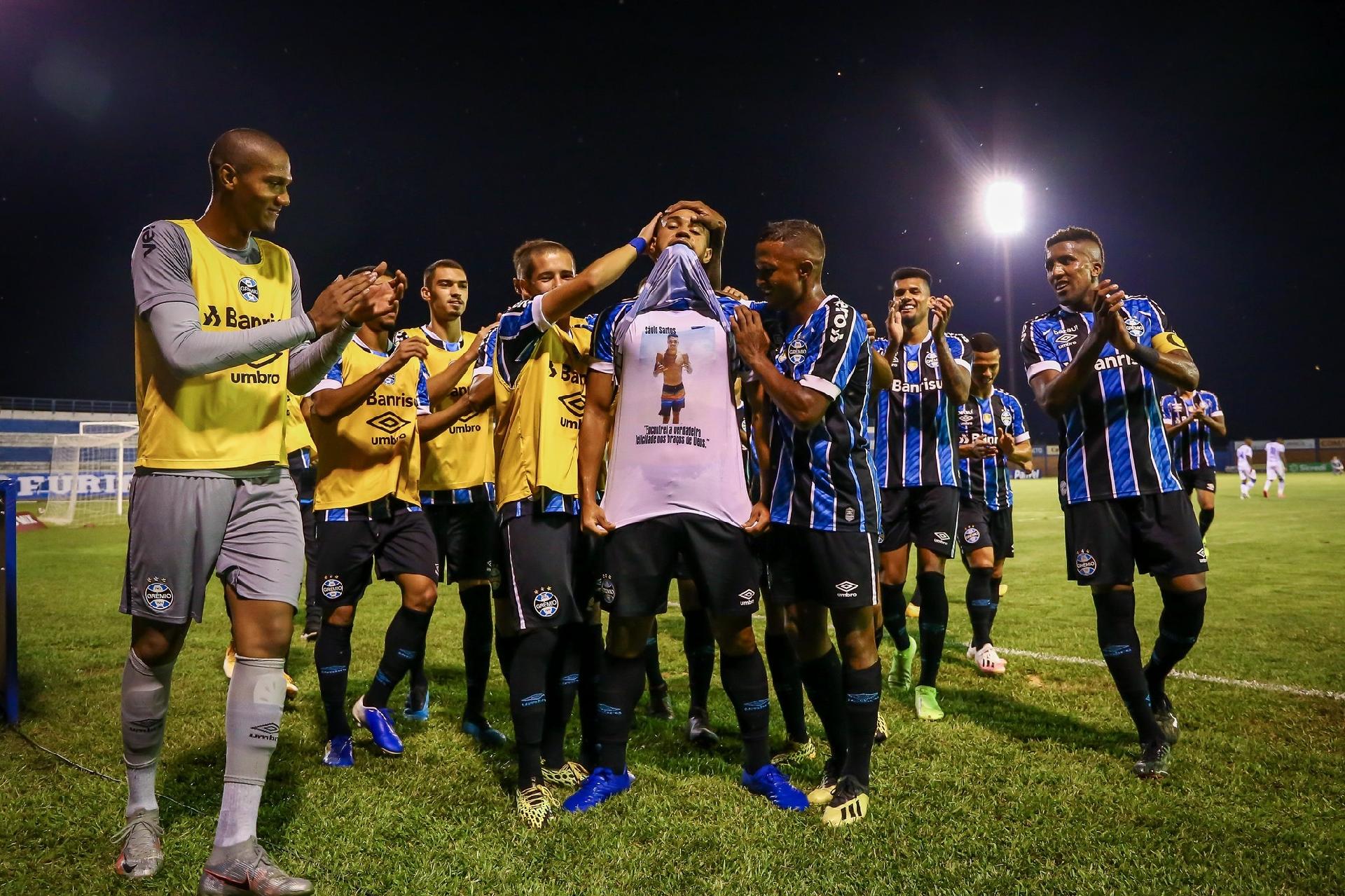 Artigo raro no grupo do Grêmio, Lucas Araújo deve ganhar chance inédita contra o Ayacucho; veja provável time