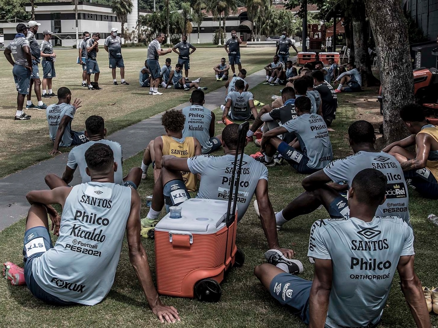 Com elenco quase completo, Santos realiza treino técnico e tático no CT -  Gazeta Esportiva