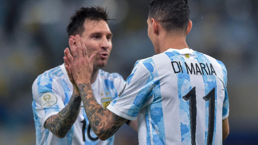 Di María celebra com Messi após abrir o placar para a Argentina na final da Copa América contra o Brasil, no Maracanã - Thiago Ribeiro/Thiago Ribeiro/AGIF