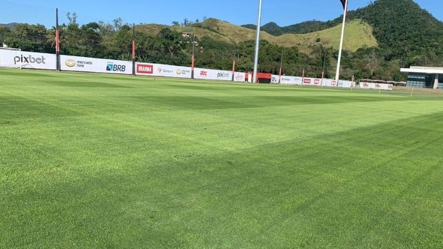 Flamengo inaugura gramado híbrido nesta semana