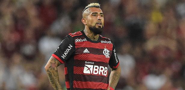 De olho na Libertadores, Vidal se credencia a ser titular no Flamengo