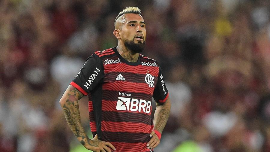 O chileno Vidal estreou com a camisa do Flamengo pelo Brasileirão na vitória contra o Atlético-GO - Thiago Ribeiro/AGIF