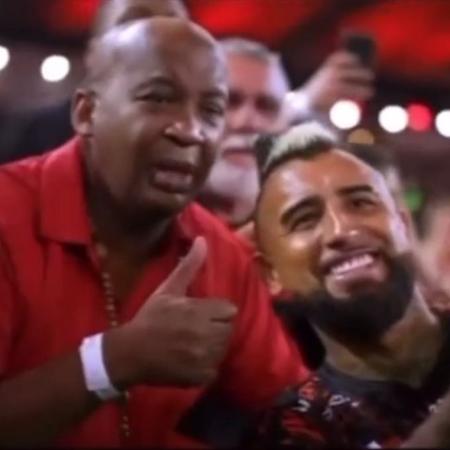 Parça de Rafinha revê Vidal no Flamengo: sempre me dava beijo na careca