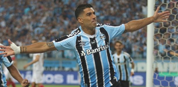 Suárez celebra gol marcado pelo Grêmio sobre o São Luiz