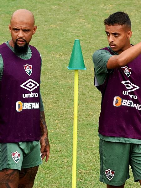 Felipe Melo, volante do Fluminense, treina ao lado do filho Davi - Mailson Santana/Fluminense FC