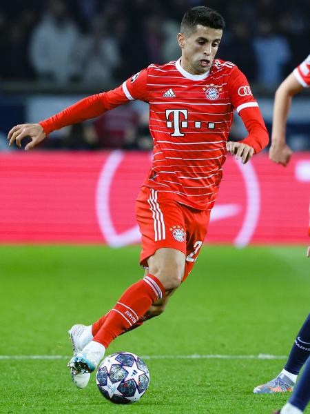 João Cancelo foi titular do Bayern contra o PSG no jogo de ida das oitavas de final da Champions - DeFodi Images/DeFodi Images via Getty Images