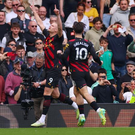 Haaland celebra o seu 34º gol na Premier League, marcado contra o Fulham - Marc Atkins/Getty Images