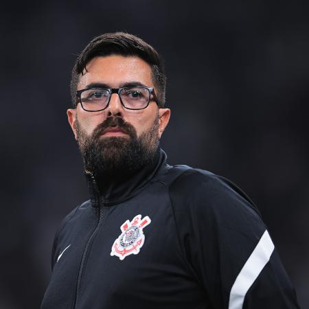 Raphael Laruccia, técnico interino do Corinthians, durante jogo contra o Vitória, pelo Campeonato Brasileiro