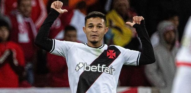 Corinthians enfrenta Vasco em reencontro com Adson após retorno surpreendente.