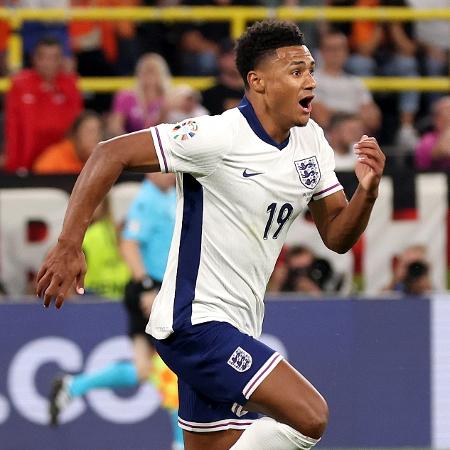 Ollie Watkins comemora gol marcado pela Inglaterra