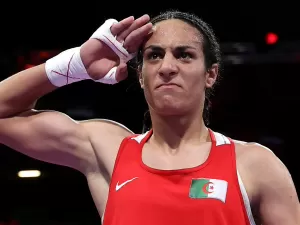 Argelina alvo de polêmica nas Olimpíadas anuncia ida para boxe profissional