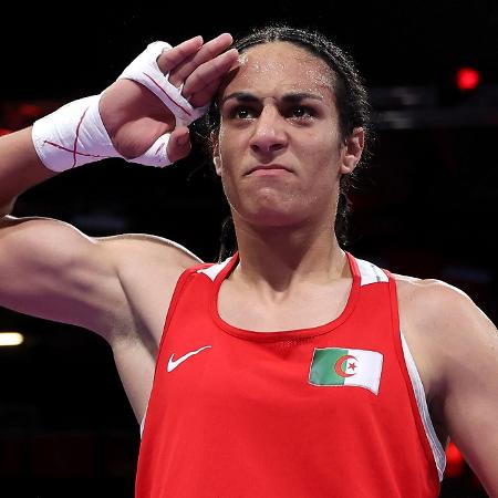 Imane Khelif, boxeadora da Argélia, celebra vitória em luta nas Olimpíadas - Richard Pelham/Getty Images