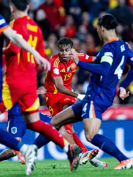 Lamine Yamal faz jogadaça e deixa o dele no duelo entre Espanha e Holanda pela Liga das Nações Lamine Yamal faz jogadaça e deixa o dele no duelo entre Espanha e Holanda pela Liga das Nações