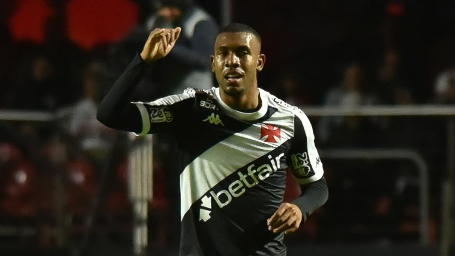 Rayan, do Vasco, celebra gol sobre o São Paulo, em duelo do Brasileirão Rayan, do Vasco, celebra gol sobre o São Paulo, em duelo do Brasileirão
