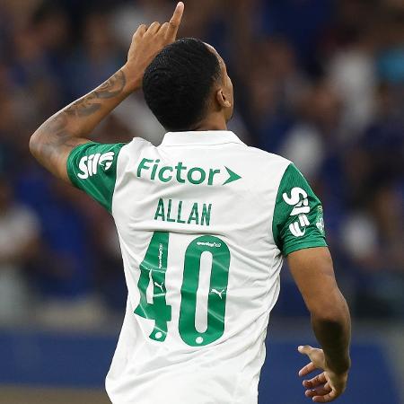 Allan, do Palmeiras, em jogo contra o Cruzeiro pelo Brasileirão