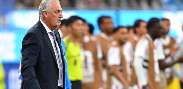 Técnico paraguaio lamenta gol contra de Bobadilla: 'Estávamos jogando bem'