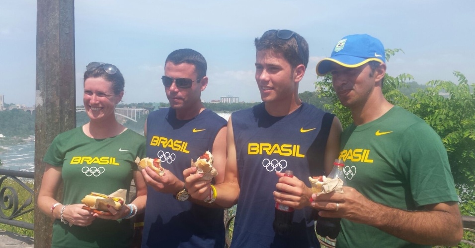 Um dia após conquistar o bronze no adestramento, a equipe brasileira curtiu um dia de folga nas cataratas do Niágara, no Canadá