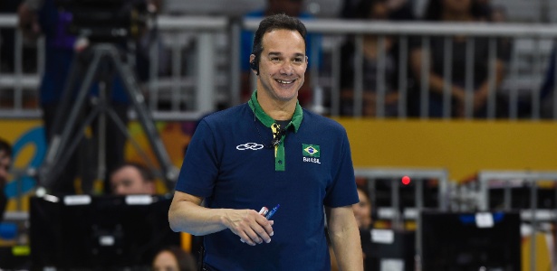 Técnico Mauricio Paes comanda a seleção de vôlei no Pan