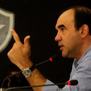 Ricardo Gomes durante apresentação como novo treiandor do Botafogo, no estádio Nilton Santos - undefined