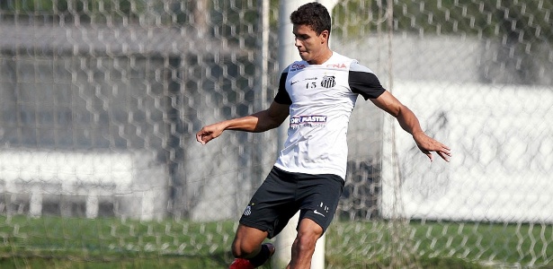 Zagueiro Lucas Veríssimo também dedicou o seu gol a Longuine, que perdeu os pais - Divulgação/Santos FC