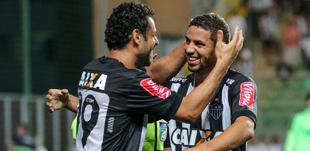 Gabriel comemora com Fred o primeiro dos dois gols que o atacante fez no Vitória - Bruno Cantini/Clube Atlético Mineiro