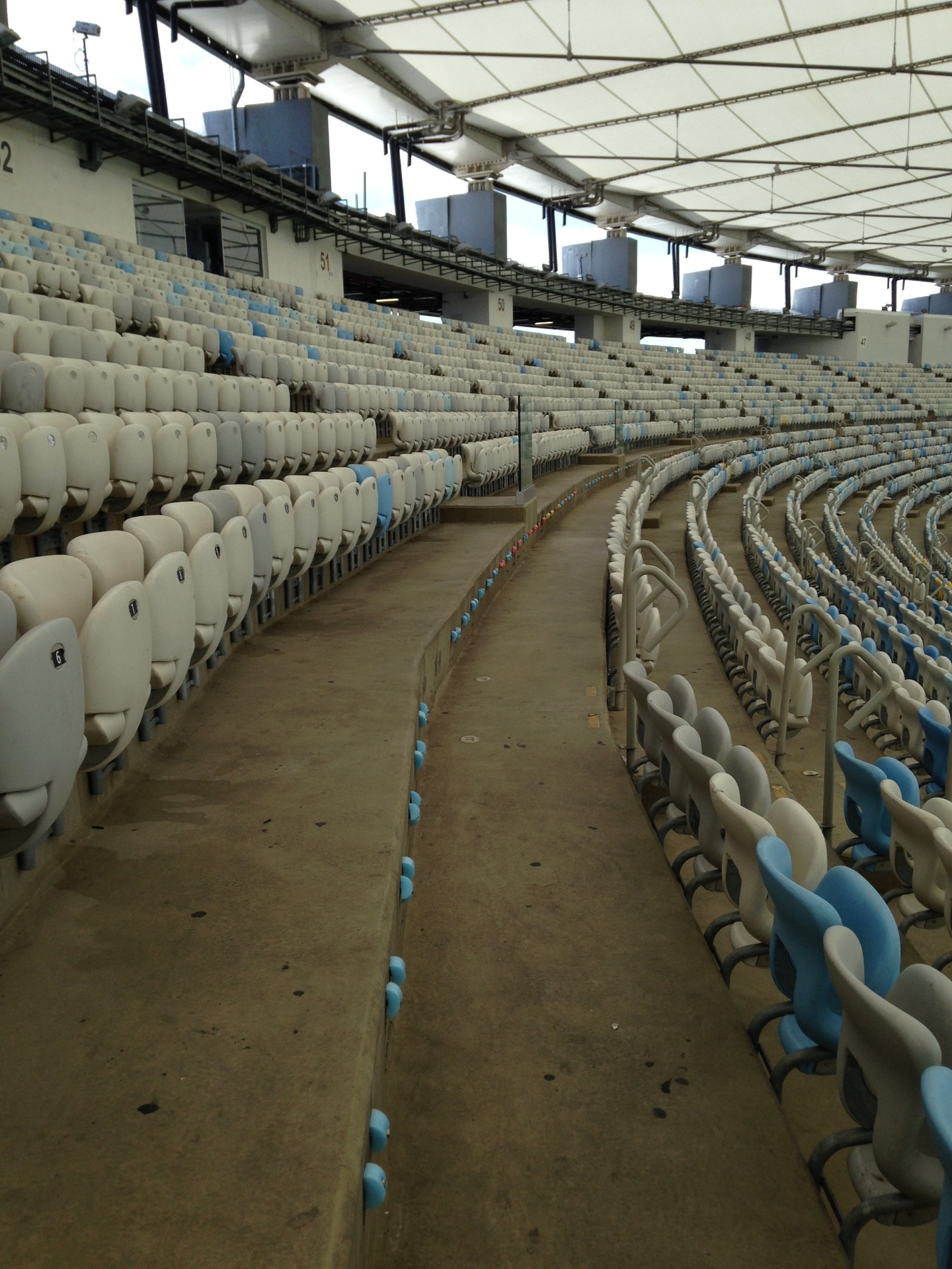 Maracanã ficou sem uma fileira inteira de cadeiras após os Jogos Olímpicos do Rio - Reprodução