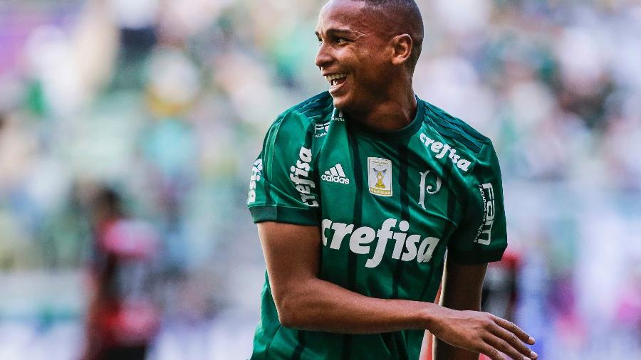 Deyverson faz seu segundo gol no jogo entre Palmeiras e Flamengo - ALE CABRAL/AGIF