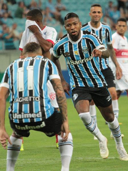 Marinho comemora gol do Grêmio contra o São Luiz - Lucas Sabino/AGIF