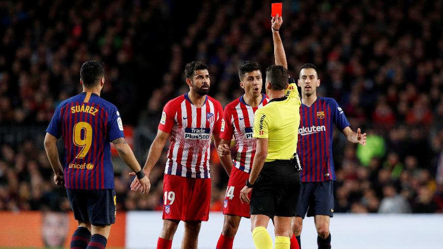 Diego Costa é expulso na partida entre Barcelona e Atlético de Madri - ALBERT GEA/REUTERS
