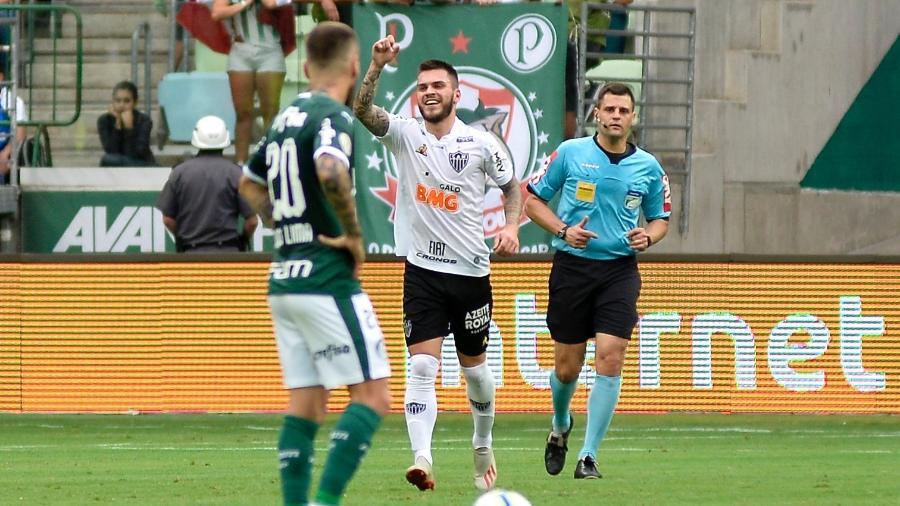 Nathan e Lucas Lima em duelo entre Palmeiras e Atlético-MG no Brasileirão de 2019 - Bruno Ulivieri/AGIF