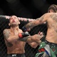 Frankie Edgar leva chute no rosto durante luta contra Marlon Vera no UFC 268 - Louis Grasse/PxImages