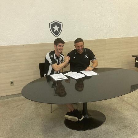 Lucas Piazon assina contrato com o Botafogo - Reprodução rede social