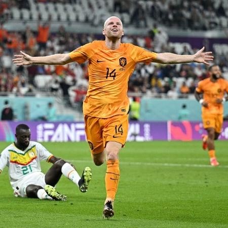 Klaassen comemora gol marcado na vitória da Holanda sobre Senegal, pela Copa do Mundo do Qatar - Stuart Franklin/Getty