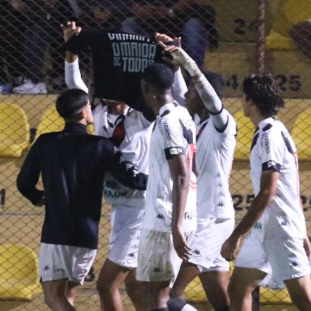 Victão, do Vasco, comemora gol na Copinha homenageando Roberto Dinamite -  LUCIANO CLAUDINO/CÓDIGO19/ESTADÃO CONTEÚDO