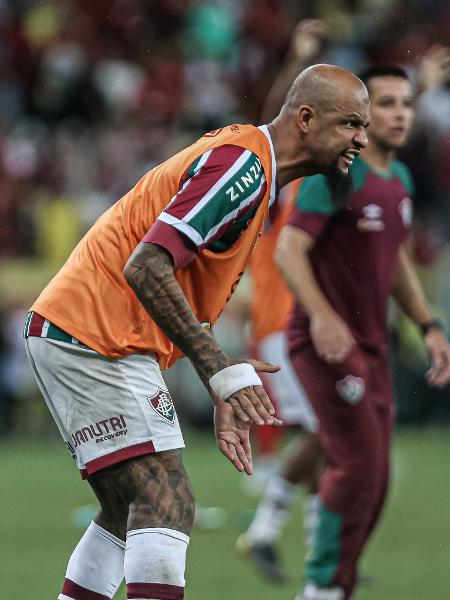Felipe Melo depois de ser substituído na final entre Flamengo e Fluminense no Carioca - Marcelo Gonçalves/Fluminense FC