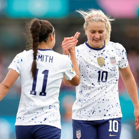 Lindsey Horan e Sophia Smith comemoram gol dos EUA na Copa feminina