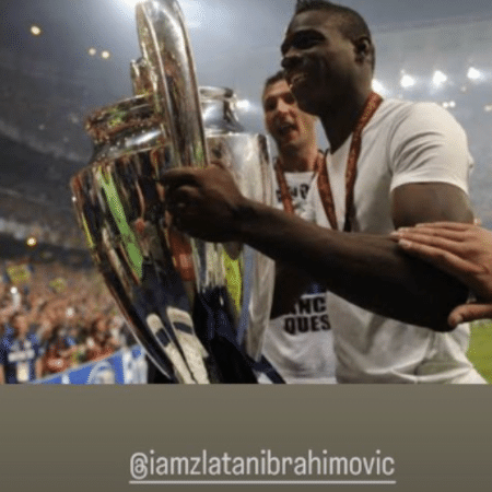 Balotelli posta foto com troféu da Liga dos Campeões e marca Ibra