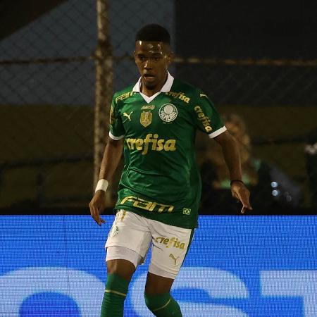 Estevão começou no banco, mas foi importante na vitória do Palmeiras sobre o São Bernardo