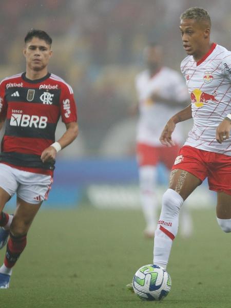 Luiz Araújo, do Flamengo, e Vitinho, do Red Bull Bragantino, pelo duelo pelo Brasileiro 2023