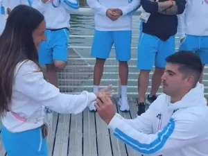 Argentino aproveita foto da delegação para pedir atleta em casamento; veja