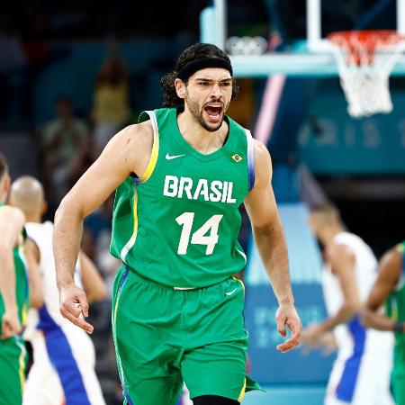 Léo Meindl, da seleção brasileira de basquete, durante partida contra a França pelas Olimpíadas 2024