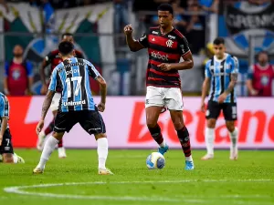 Flamengo diz que Carlinhos sofreu racismo após expulsão contra o Grêmio