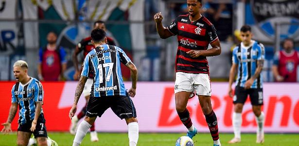 Grêmio x Flamengo: STJD analisará ofensas a Carlinhos durante partida.