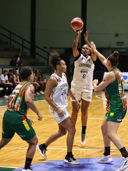 Izabela Andrade anotou duplo-duplo para o Cerrado contra o Sampaio Basquete na LBF
