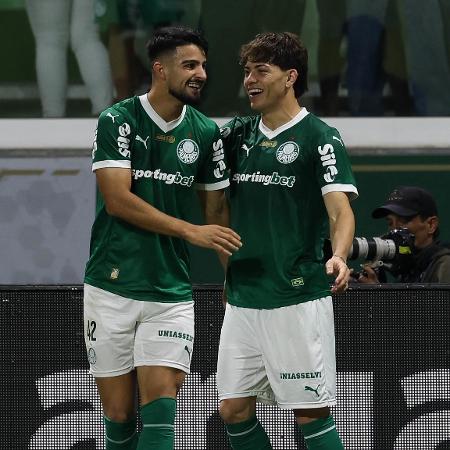 Argentinos Flaco López e Giay comemoram terceiro gol do Palmeiras contra o Ceará