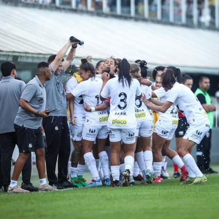 Jogadoras do Santos comemoram gol no Brasileirão Feminino A2 Jogadoras do Santos comemoram gol no Brasileirão Feminino A2