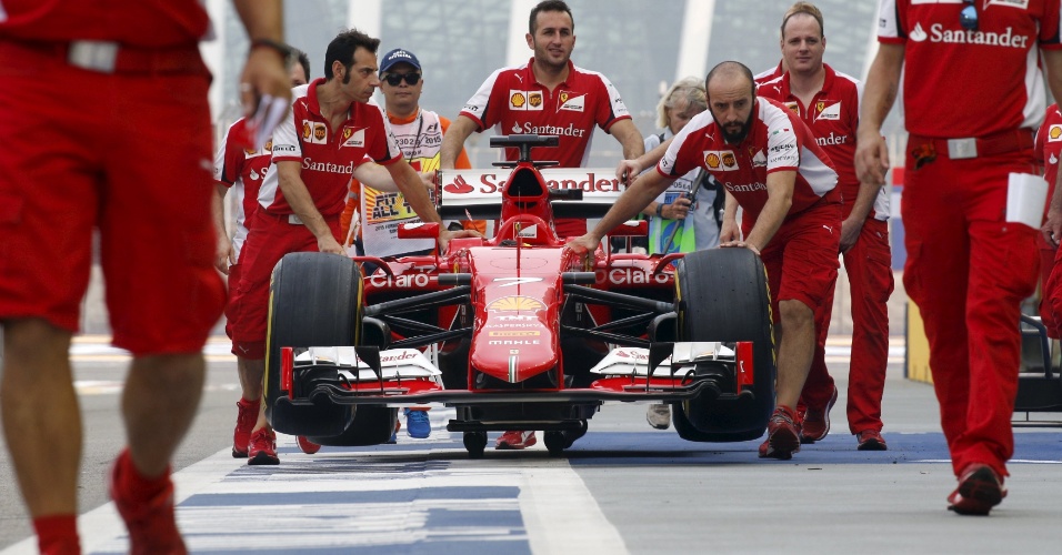 Sebastian Vettel, da Ferrari, foi o dono do melhor tempo no terceiro treino livre em Marina Bay