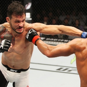 Alberto Mina venceu Akyiama por pontos, em decisão dividida que rendeu vaias do público da Coreia do Sul no UFC - undefined