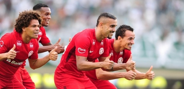 Pottker comemora seus dois gols pelo Internacional sobre o Goiás - Internacional/divulgação